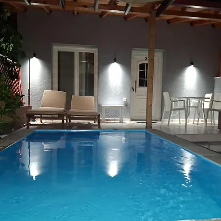 Apartment Bay